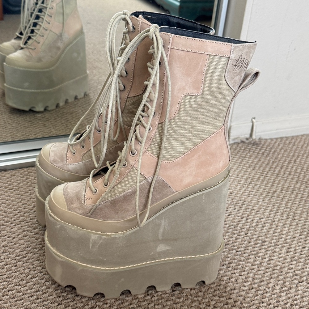 Darker Wavs Double Stack Platform Boots Size 7M - image 3